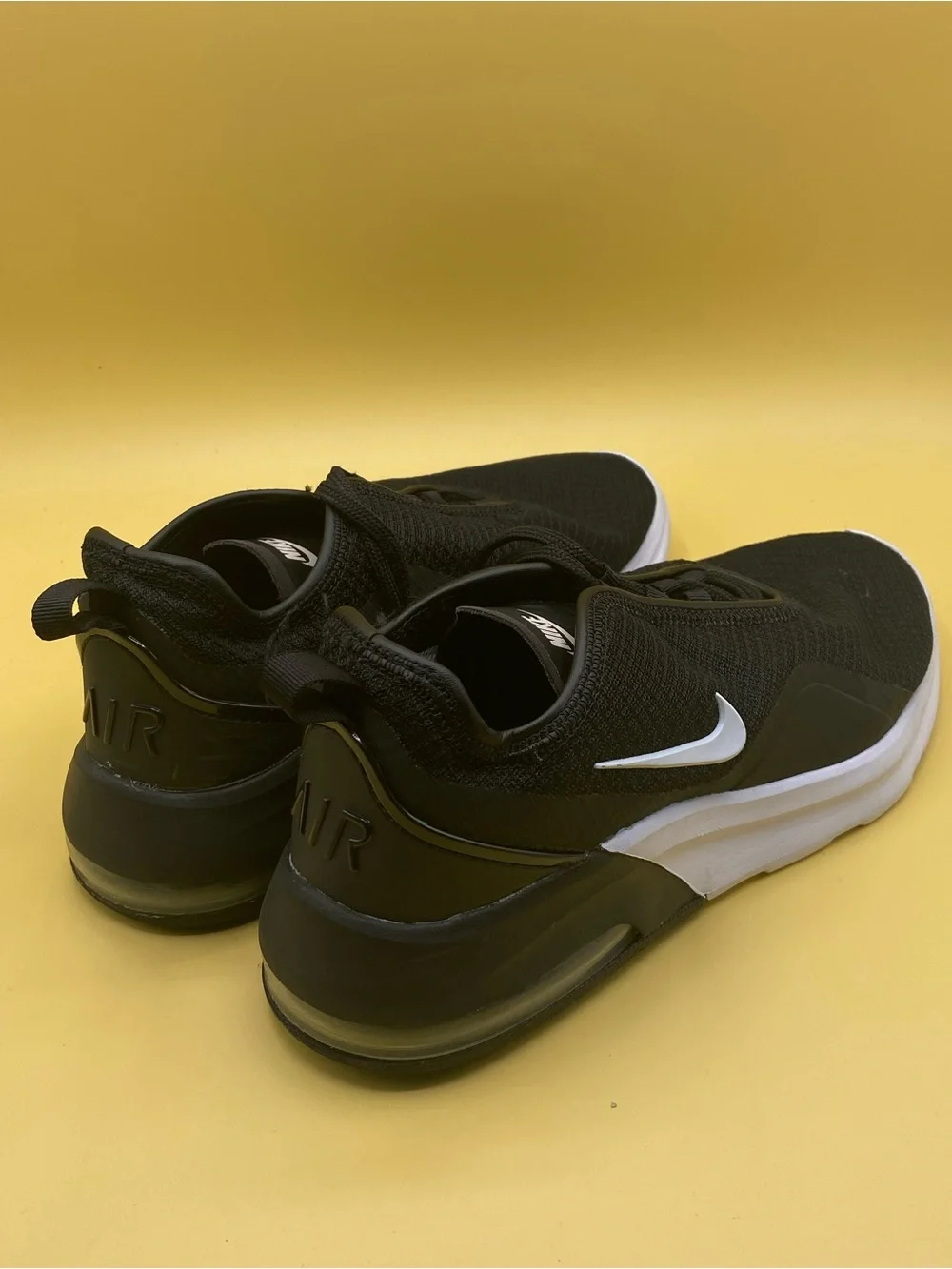 Nike Air Max Motion 2 'Black White'
